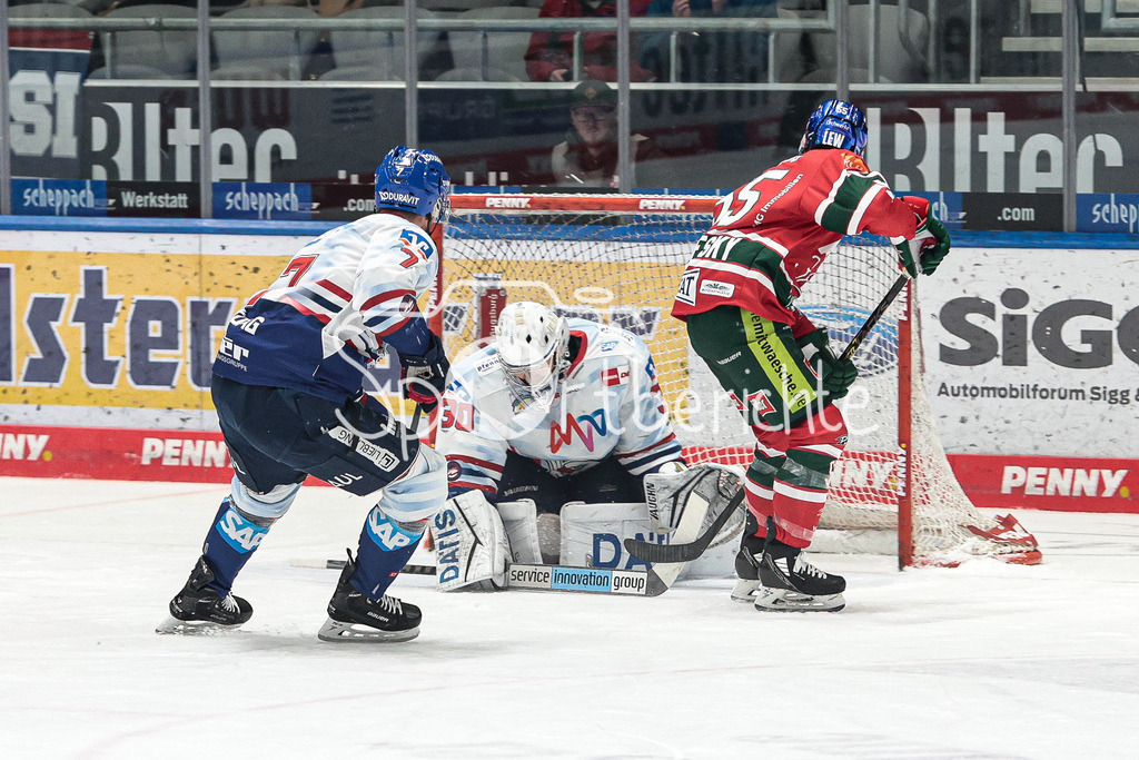 Augsburger Panther - Adler Mannheim | David WARSOFSKY (AEV #55) erzielt in dieser Szene den Treffer zum 3-3