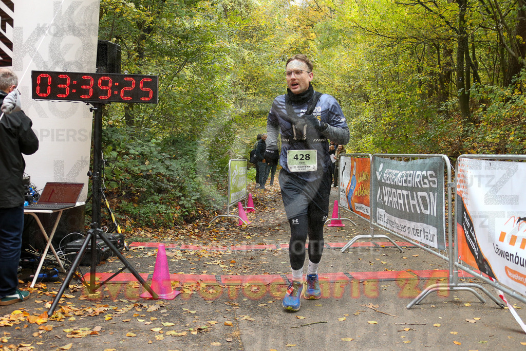 251026_1341_EX1_3852 | Sportfotografie im Rhein-Sieg Kreis, Köln, Bonn, NRW, Rheinland Pfalz, Hessen, etc. Unser Tätigkeitsfeld umfasst den Laufsport vom Volkslauf über den Marathon, Duathlon, Triathon bis zum Ultralauf wie Kölnpfad Ultra oder Schindertrail.