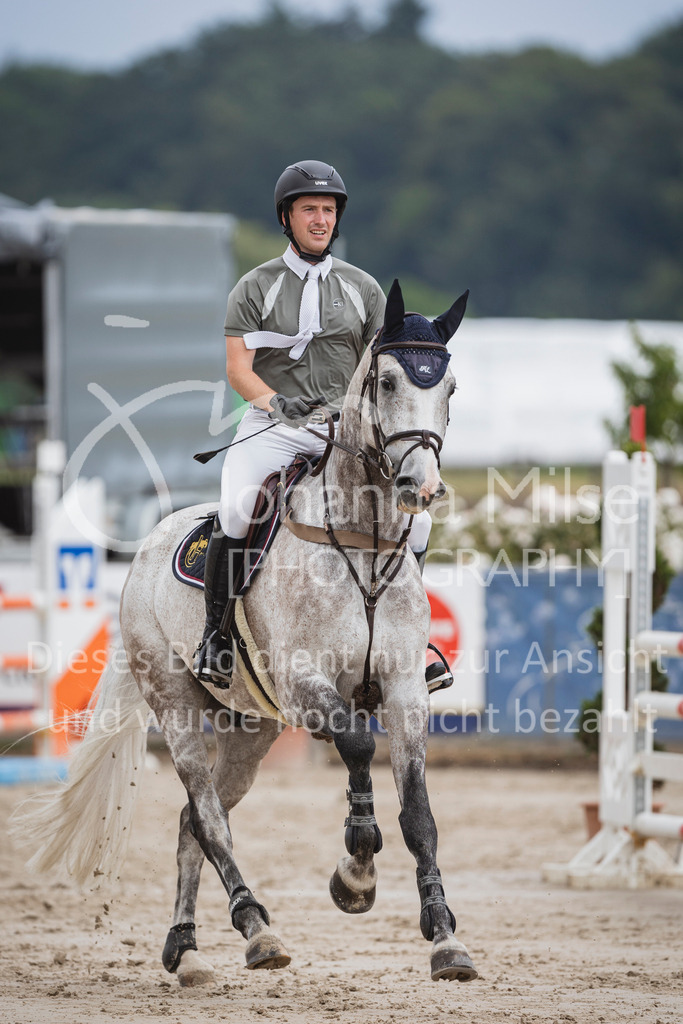 240627_LüPfSpTa_SprPf-L-126 | Deine schönsten Turniermomente als professionelle Fotos! Entdecke hochwertige Pferdesport-Fotografie im Online-Shop. Jetzt Fotos finden & bestellen!