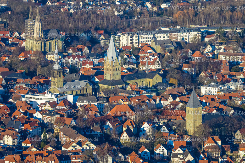 Soest230206301 | Luftbild, Altstadt mit evang. Kirche Sankt Maria zur Wiese (Wiesenkirche), St. Maria zur Höhe (Hohnekirche), St. Patrokli-Dom, St. Petri Alde Kerke und Sankt Pauli Kirche, Walburger, Soest, Soester Boerde, Nordrhein-Westfalen, Deutschland