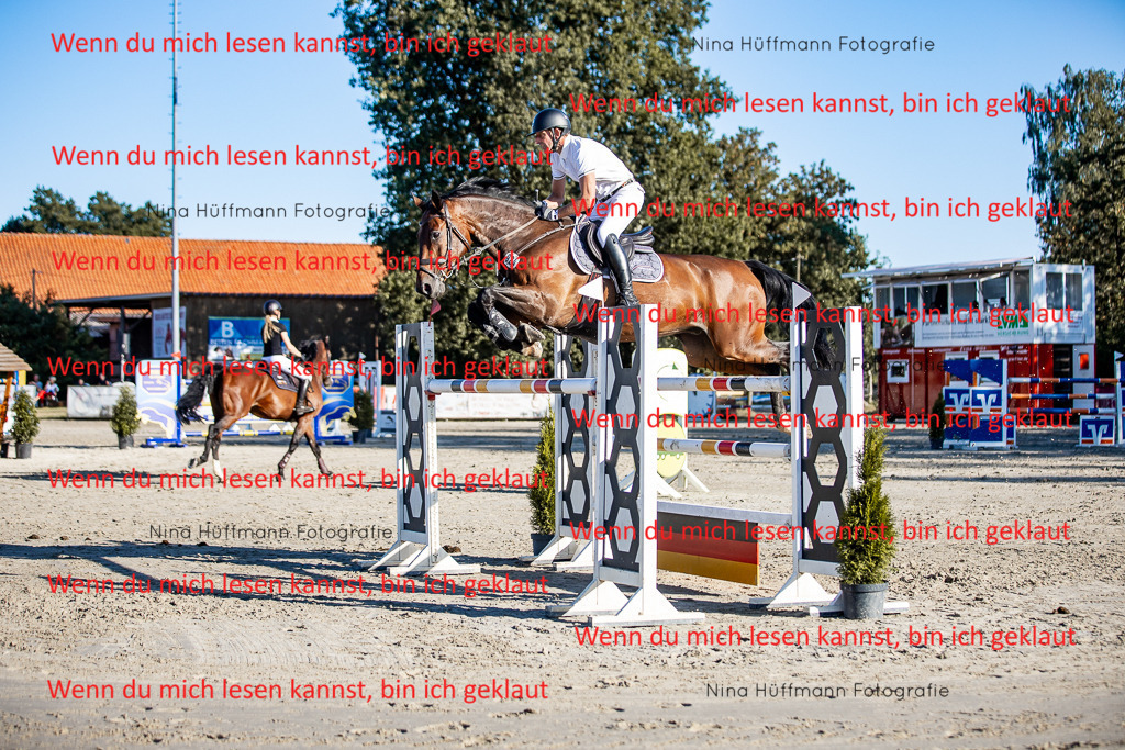 BK1A8326 | Turnierbilder Turnierfotos Nina Hüffmann Turnierfotografie Pferdefotografie Tierzeichnung Haustierzeichnung Pferdezeichnung Hundezeichnung Videograf  - Realisiert mit Pictrs.com