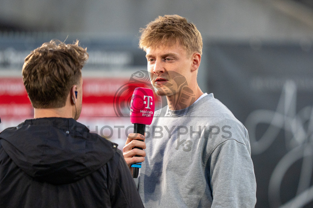 VfB Stuttgart II vs. SSV Ulm 1846 Fussball, Fussball, 3. Liga, 32. Spieltag, 08.04.2026 | Maximilian Herwerth (VfB Stuttgart II, #04) im Interview in der Halbzeit,VfB Stuttgart II vs. SSV Ulm 1846 Fussball, Fussball, 3. Liga, 32. Spieltag, 08.04.2026DFB regulations prohibit any use of photographs as image sequences and/or quasi-video