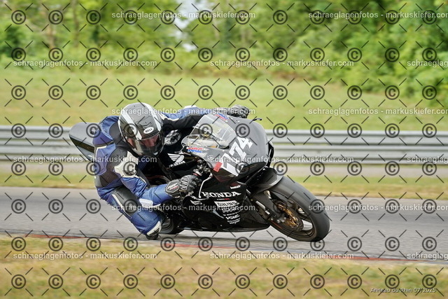 25bt05-0015 | markuskiefer.com - Realisiert mit Pictrs.com