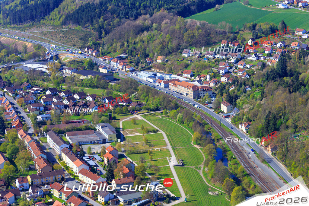 Die Luftaufnahme der Stadt Kronach wurde 2017 vom Flugzeug heraus erstellt ( keine Drohne )- hohe Auflösung für beste Qualität