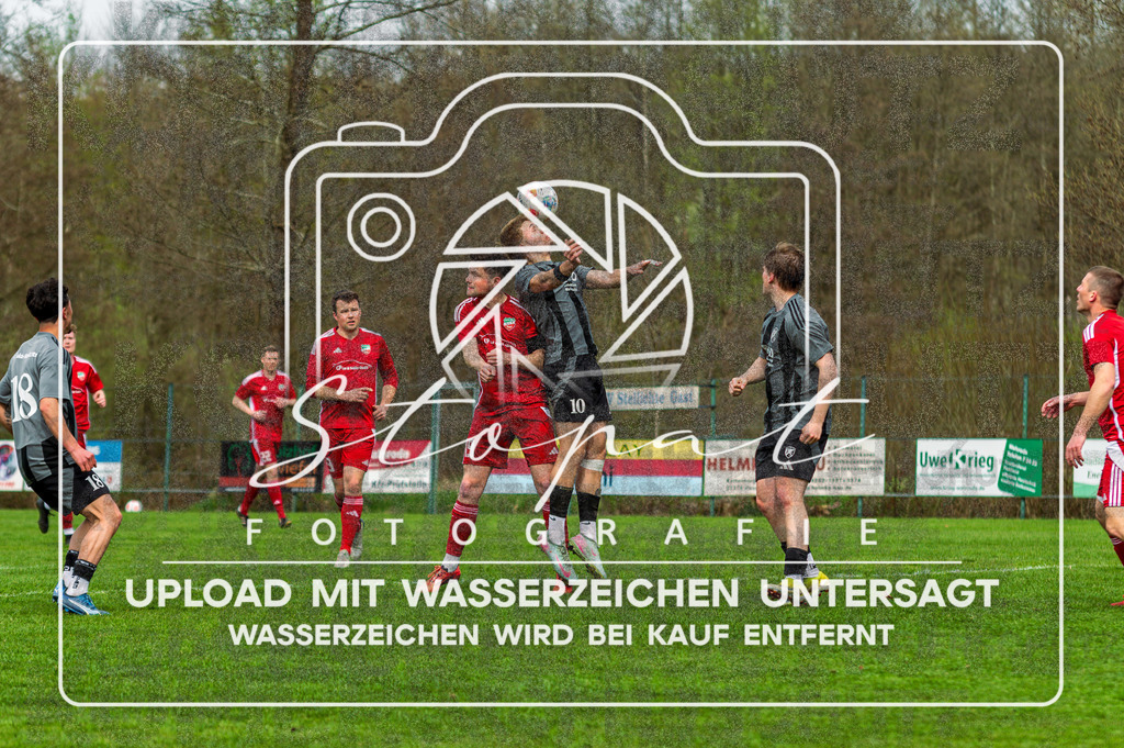 FGFSSCT-1032 | Wesley Weitz (SC Tewel #19) und Adam Jarkas (FG Fulde-Stellichte #10) beim Herren Kreisliga HK Spiel zwischen FG Fulde-Stellichte und SC Tewel im Lehrdestadion, Stellichte (Simon Paul Stopat) - Realisiert mit Pictrs.com