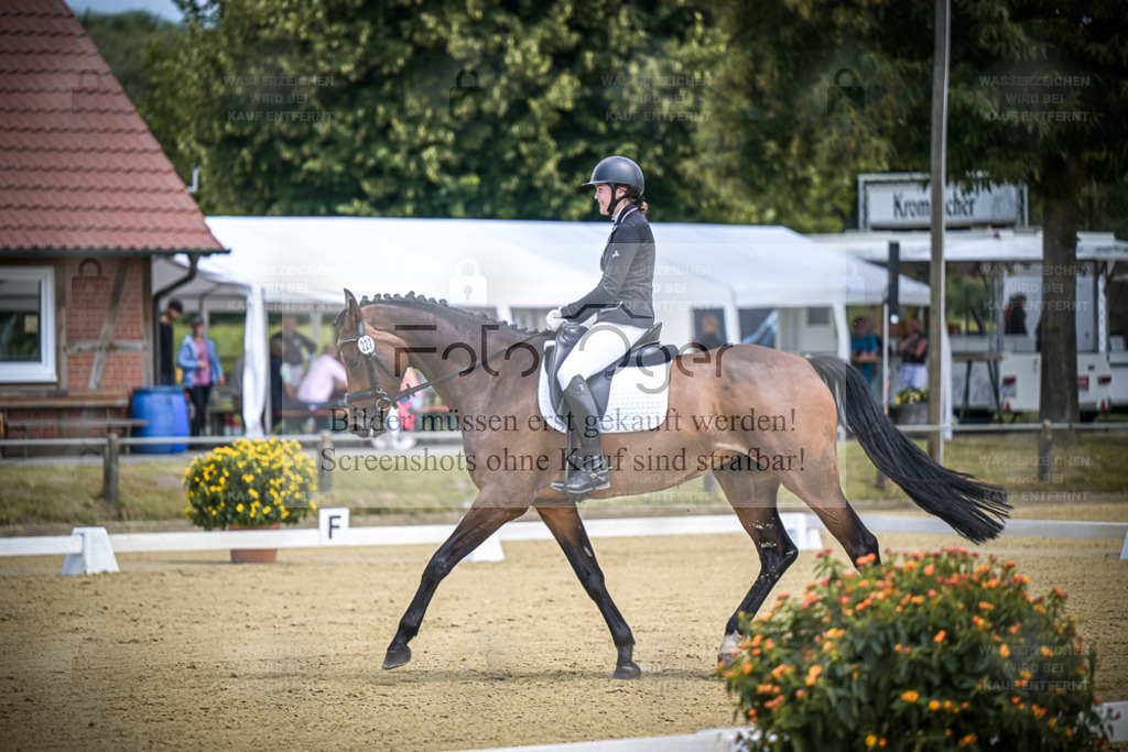 DOS_1110 | Entdecke hochwertige Reitturnierfotos von Foto Oger. Professionell, emotional und authentisch – jetzt Lieblingsmomente im Shop bestellen. - Realisiert mit Pictrs.com