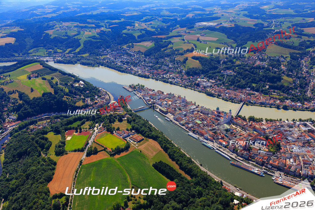 Die Luftaufnahme Dreifluesseeck - Passau wurde 2017 mittels Flugzeug (keine Drohne) erstellt. Perfekte Schärfe und Druck- Auflösung- Garantiert!