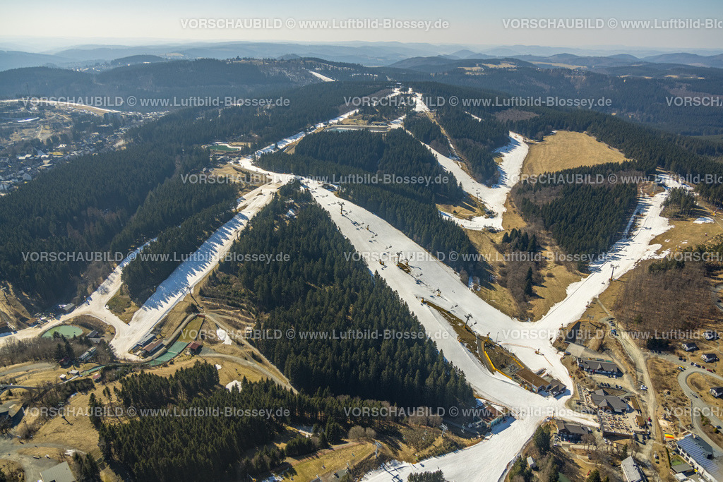 Winterberg220303408 | Luftbild, Schneepiste mit Sessellift Poppenberg II und Bergstation Büre, Winterberg, Sauerland, Nordrhein-Westfalen, Deutschland
