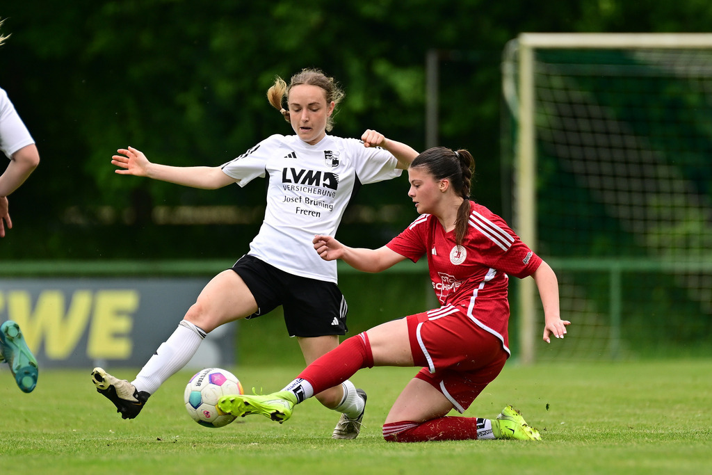 Fußball I Frauen I Saison 2024-2025 I Oberliga I 26. Spieltag I FC Jesteburg-Bendestorf - SV Heidekraut Andervenne | Der Sportfotograf. - Realisiert mit Pictrs.com