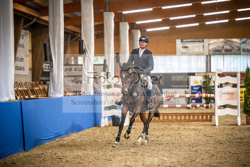 DOS_B1395 | Entdecke hochwertige Reitturnierfotos von Foto Oger. Professionell, emotional und authentisch – jetzt Lieblingsmomente im Shop bestellen.Deutschlandweite Turnierfotografie. - Realisiert mit Pictrs.com