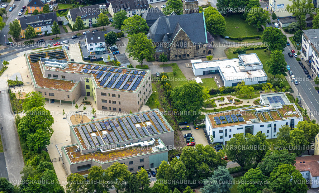 Velbert250601046 | Luftbild, Neubau Hospiz und Palliativzentrum Niederberg, Gemeindehaus und Christuskirche, Grundschule Grünstraße, Oststraße, Velbert, Ruhrgebiet, Nordrhein-Westfalen, Deutschland