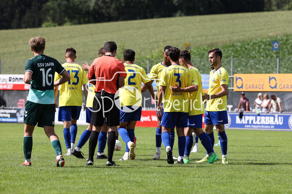 FC Pipinsried - SSV Jahn Regensburg II | Jubel nach 2-1