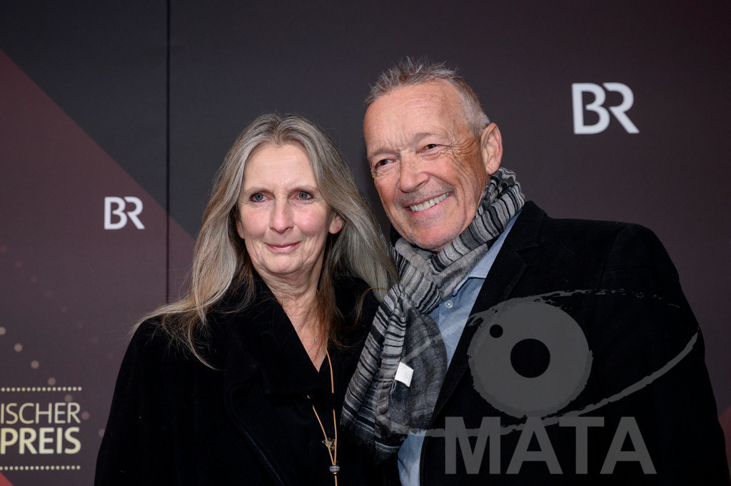 _DWI5478 | Claudia Heiss und Michael Roll bei der Verleihung des 47. Bayerischen Filmpreises 2026  im Prinzregententheater. München, Deutschland. Der Bayerische Filmpreis wird seit 1979 von der Bayerischen Staatsregierung verliehen, um die Bedeutung des Kinofilms als Kulturgut herauszustellen - Realized with Pictrs.com