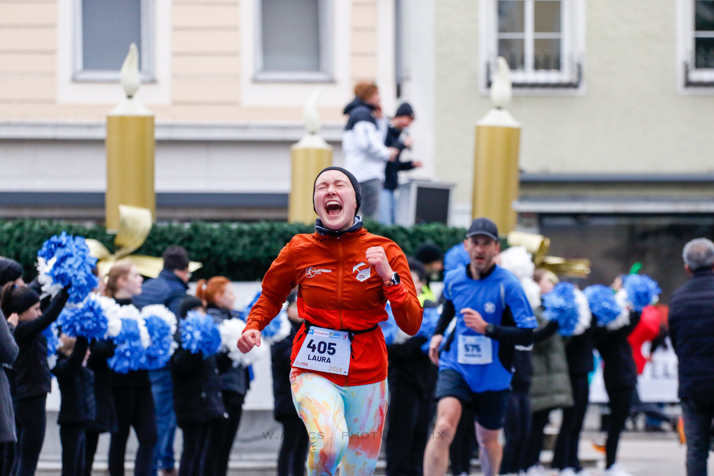 AW_20231231awmac-74 | WELS, 31.12.2023, Sparkasse Silvesterlauf Wels 2023 , Image shows: Photo: WAPICS / Andreas Willdoner