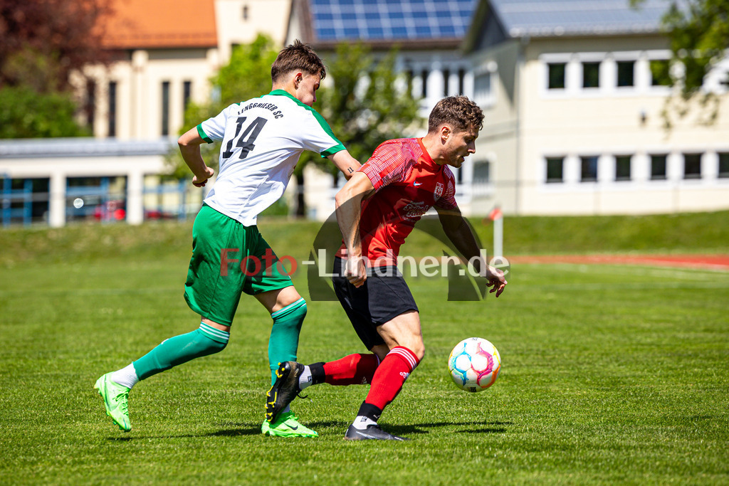 TSV Peißenberg vs Lenggrieser SC | Abstiegs Qualifikationsrunde Kreisliga Gruppe C, TSV Peißenberg vs Lenggrieser SC, 20240504,
Duell zwischen Thomas VOELKLE (TSVP 15) und Elias STARA (LSC 14),
2024-05-04 in Peißenberg (Sportplatz Peißenberg)
Thomas VOELKLE (TSVP 15), Elias STARA (LSC 14)
Copyright: WolfgangxLindner www.foto-lindner.de