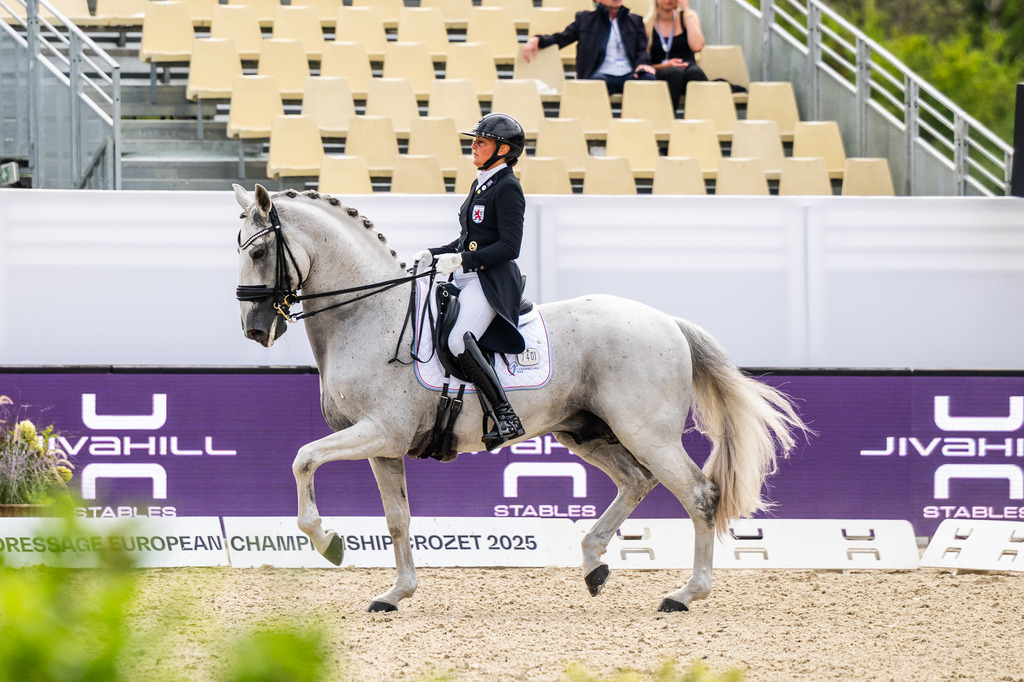 Fie Christine Skarsoe on Imperador dos Cedros | FEI Dressage European Championship for Seniors - Realisiert mit Pictrs.com