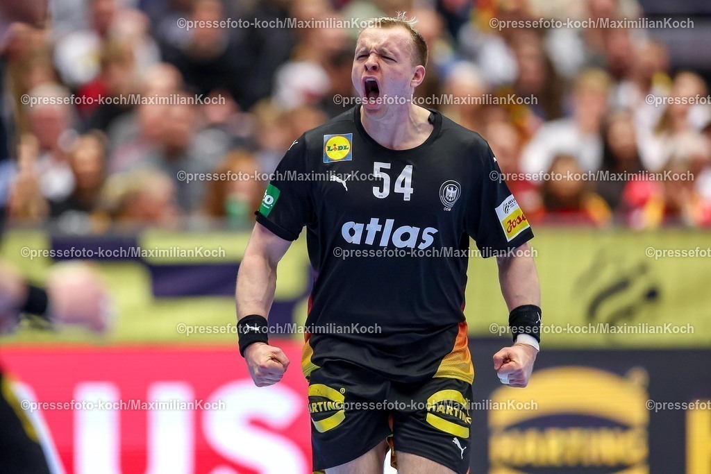 EHF19012602147 | 19.01.2026, Handball, Men's EHF EURO 2026, Deutschland - Spanien, Jyske Bank Boxen in Herning, Dänemark, Preliminary Round:  Justus Fischer (Germany #54) jubelnd