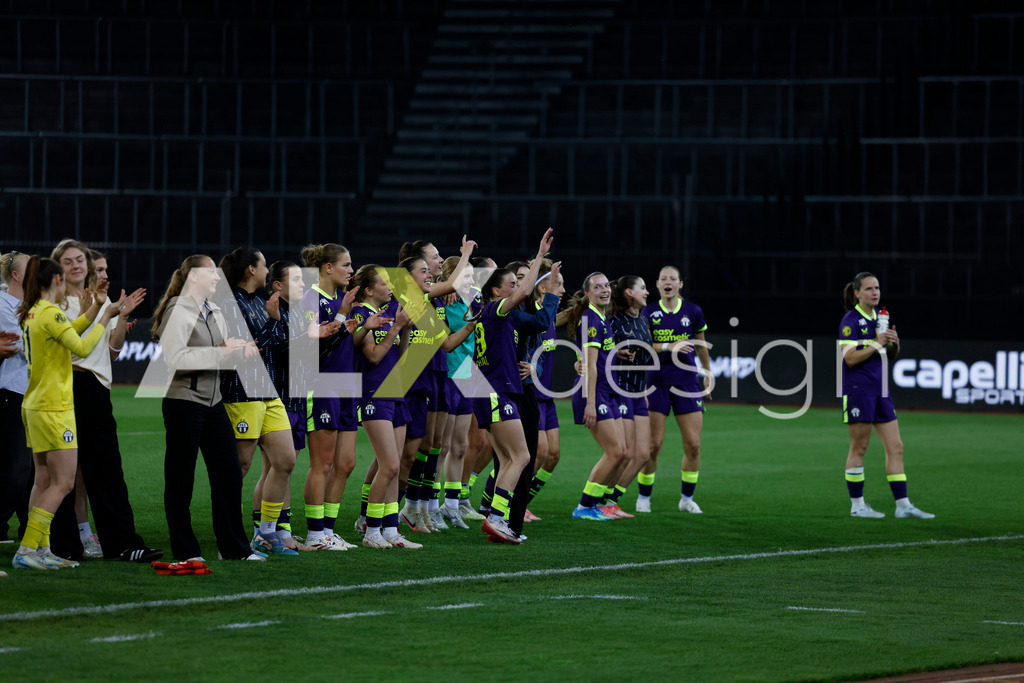 GC Zürich vs FC Zürich - AXA Women’s Super League Playoffs - Stadion Letzigrund | FC Zürich Team celebrating after the AXA Women’s Super League Playoffs quarter-final second leg between GC Zürich and FC Zürich at Stadion Letzigrund, Zurich, Switzerland. - Realisiert mit Pictrs.com