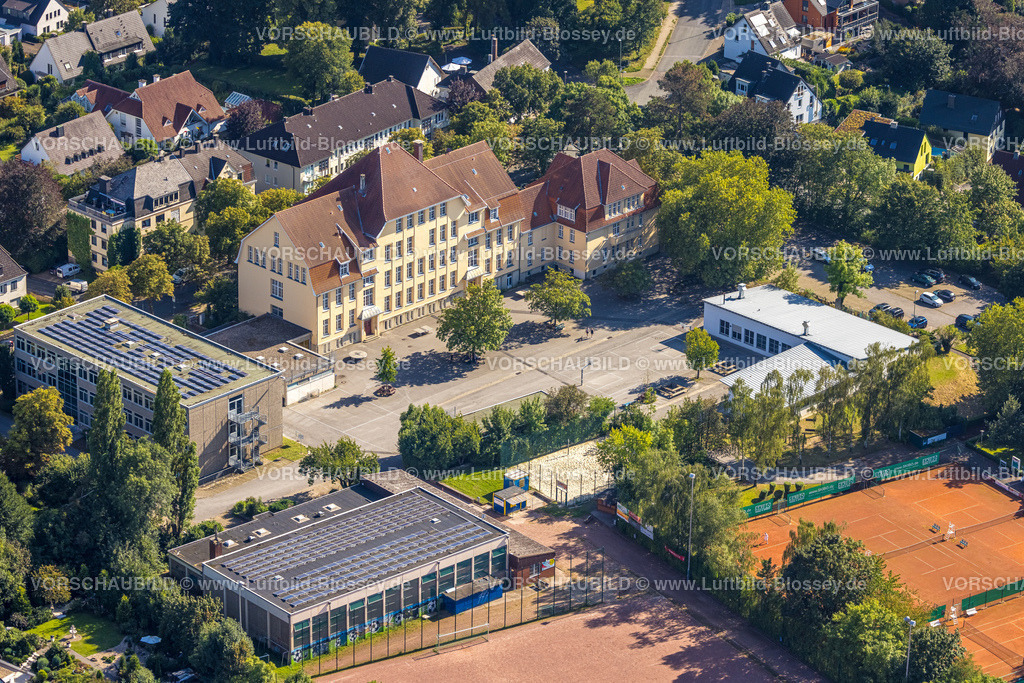 Hattingen240810023 | Luftbild, Gymnasium Waldstraße mit Solardach und Schulhof, Rosenthal, Hattingen, Ruhrgebiet, Nordrhein-Westfalen, Deutschland