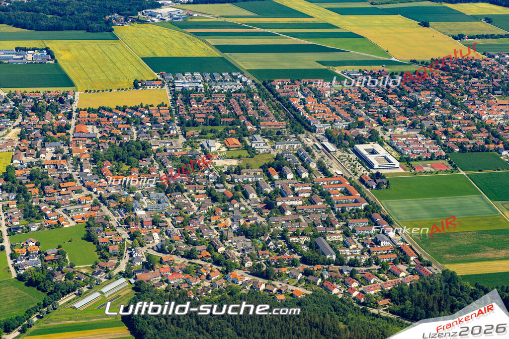 Aktuelles Luftbild von Höhenkirchen Höhenkirchen-Siegertsbrunn - Die Luftaufnahme wurde 2022 mittels UL-Flugzeug erstellt ( keine Drohne ) - hochauflösende Kamera-Systeme von  Canon -Beste Qualität - Für grossformatige Ausdrucke geeignet. Die Geschenkidee !
