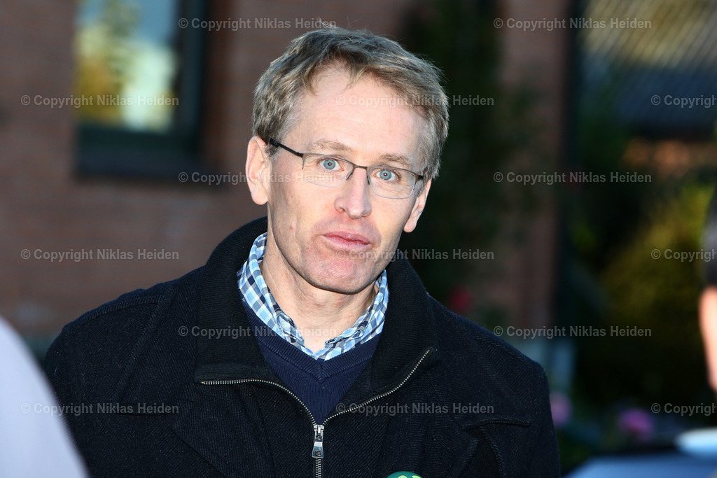 NH_HolsteinKiel_WillerWald_17102023 | Daniel Günther (Ministerpräsident, Schleswig-Holstein) pflanzt Bäume für die Aktion von "Willer Wald".