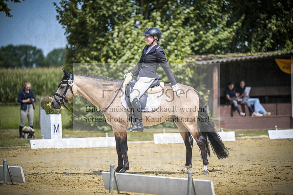 DOS_0410 | Entdecke hochwertige Reitturnierfotos von Foto Oger. Professionell, emotional und authentisch – jetzt Lieblingsmomente im Shop bestellen.Deutschlandweite Turnierfotografie. - Realisiert mit Pictrs.com