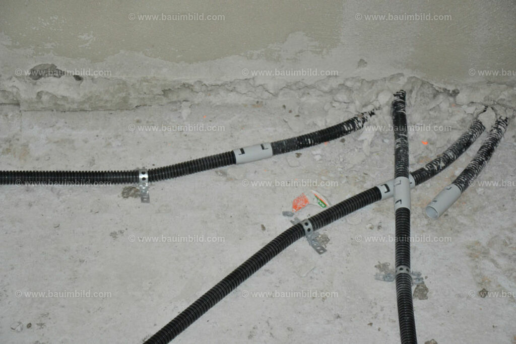 bib-lg17-elektroinstallation-0175 | Nach LV-Leistungsgruppen sortierte Detailfotos über den Bau eines Hauses. Alle Hausbau-Bilder direkt vom Urheber und Autor der Website Haus-Selber-Bauen.com