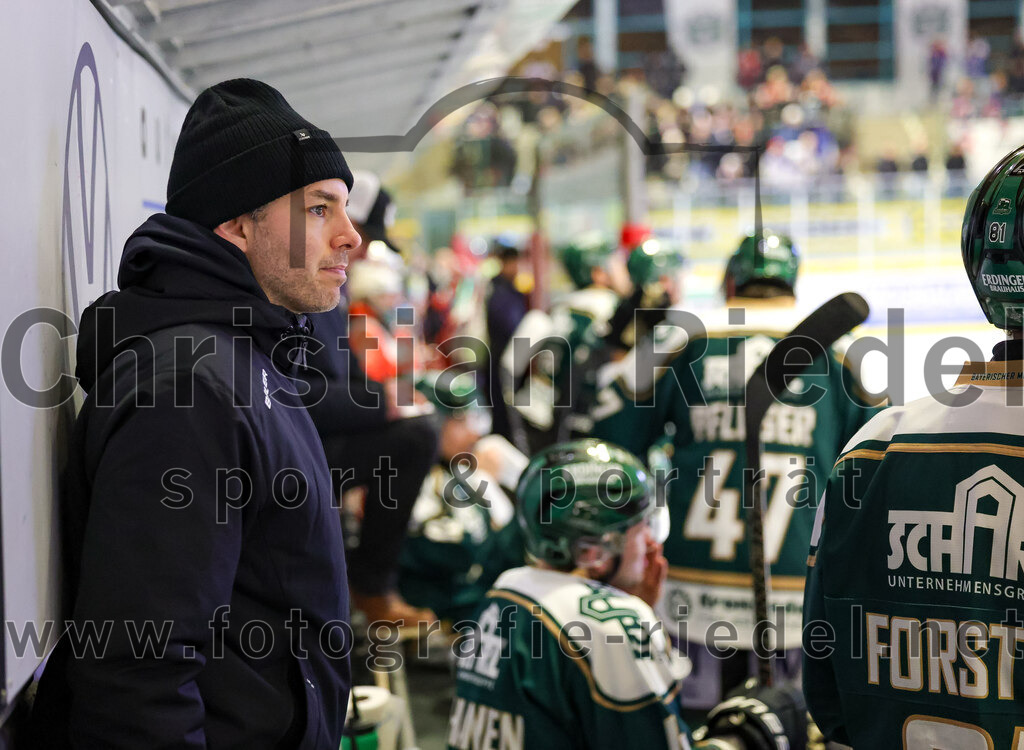 2026-01-18_094_TSV_Erding_gegen_Selber_Woelfe | Erding, Deutschland, 18.01.2026:Eishockey, Oberliga Süd 2025 / 2026, 38. Spieltag, TSV Erding gegen Selber Wölfe, Endergebnis: 2:3 n.V.Co-Trainer Thomas Brandl (Erding Gladiators)Foto: Christian Riedel / fotografie-riedel.net