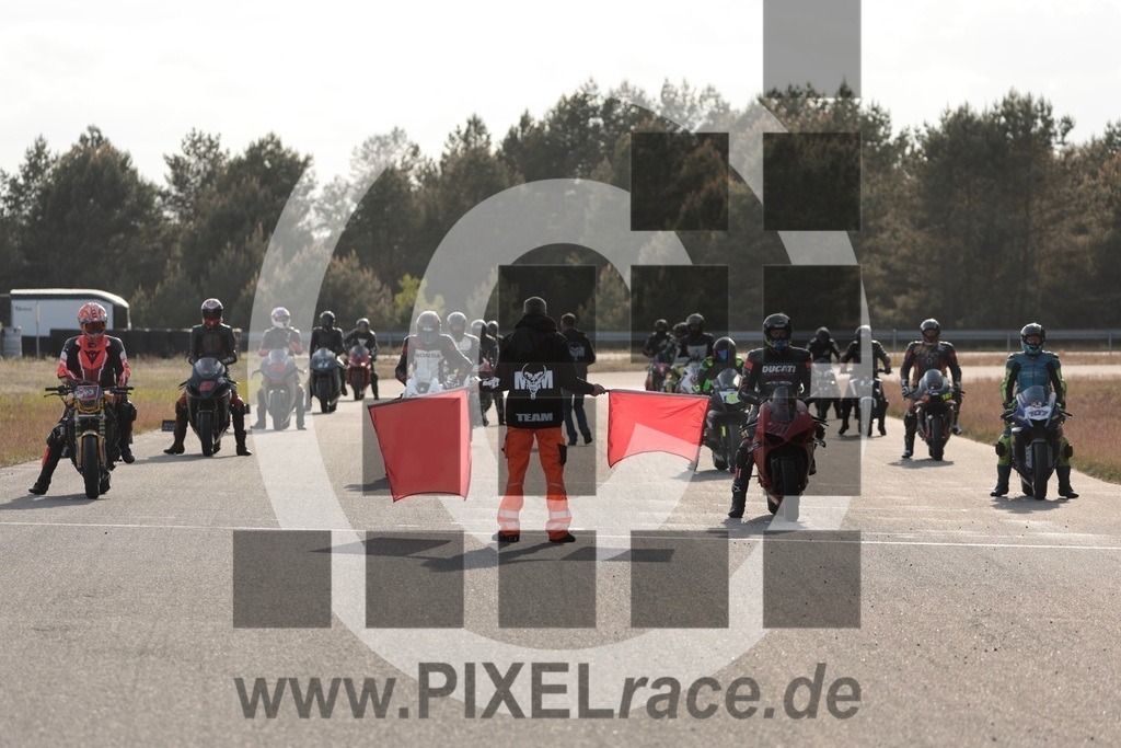 sbk-20250510_12843 | Schöne Erinnerungen an spannende Momente - das festzuhalten ist unser Job. PIXELrace.de ist seit 2003 auf den Rennstrecken Europas unterwegs um die Action draußen beim Fahren und die wunderbare Stimmung imm Fahrerlager für euch einzufangen.