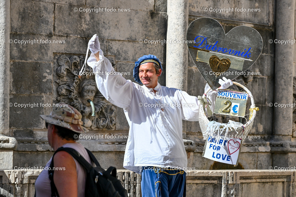 Kroatien_ Dubrovnik_ 11.10.2023-113 | 11.10.2023, Kroatien, HRV, Dubrovnik im Bild Gastronomie, Tourismus, Touristen, Sehenswuerdigkeiten, Stadtansichten



eine Stadt im suedlichen Kroatien an der Adriakueste in der Gespannschaft Dubrovnik-Nereveta. Die Altstadt wurde im Jahr 1979 von der UNESCO in die Liste des Weltkulturerbes aufgenommen.