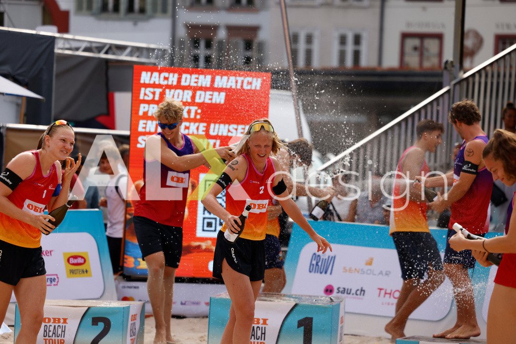 Obi BeachTour 2026 - Basel | BASEL, SWITZERLAND - JULY 19: MURIEL BOSSART (SUI) and LINDA ABBÜHL (SUI), ELENA CSONTOS (SUI) and FANNY DEECKE (SUI), ZOÉ FLÜCKIGER (SUI) and NADINE DEMIERRE (SUI), LEO DILLIER (SUI) and LUC EMANUEL FLÜCKIGER (SUI), FLORIAN BREER (SUI) and MATHIS KÄLIN (SUI), SIMON HAGENBUCH (SUI) and YVES HAUSSENER (SUI) during the Obi BeachTour 2026 celebration at Barfüsserplatz on July 19, 2026 in Basel, Switzerland. - Realisiert mit Pictrs.com