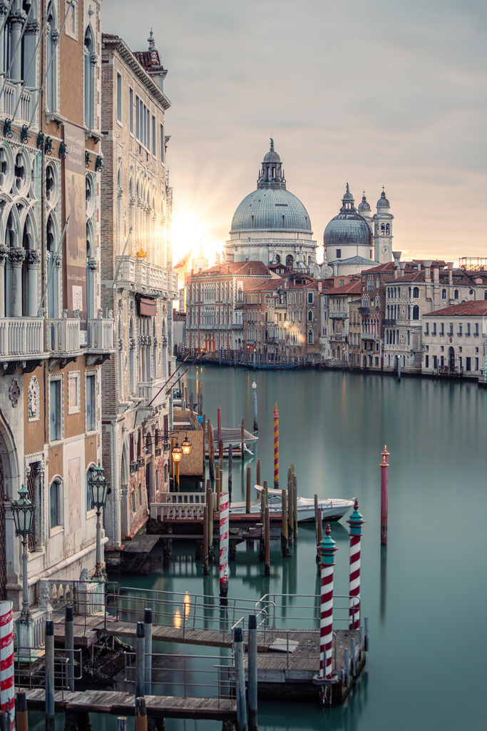 Landschaftsbilder_Landschaftsfotos_Kaufen_Wandbilder_Roman_-Huditsch-Fotografie_036_Italien_Venedig | Exklusiver Webshop für hochwertige Landschaftsfotos aus Kärnten, Österreich und der ganzen Welt.
Landschaftsfotos auf Leinwand, Acrylglas, Aludibond
Wandbilder online kaufen, fürs Zuhause oder als Geschenk zum Geburtstag, Weihnachten und mehr - Realisiert mit Pictrs.com