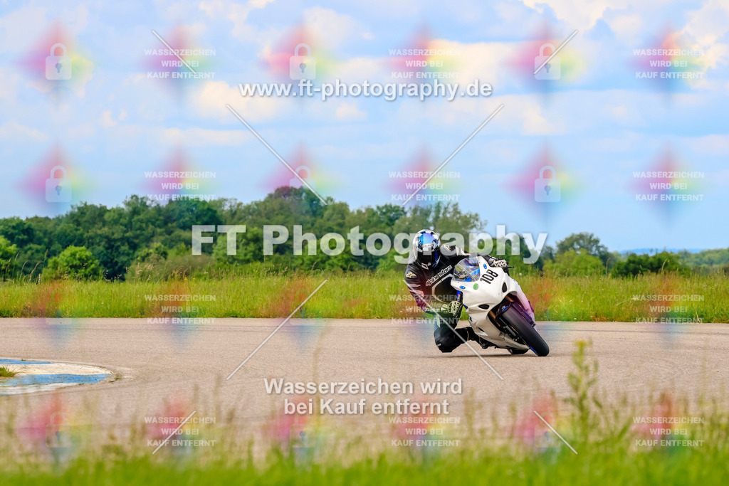 MotoTeam-1231 | Hier findet Ihr Bilder von Touristenfahrten auf der Nürburgring Nordschleife oder von anderen Veranstaltungen die ich besucht habe. Viel Spass beim Durch Schauen 