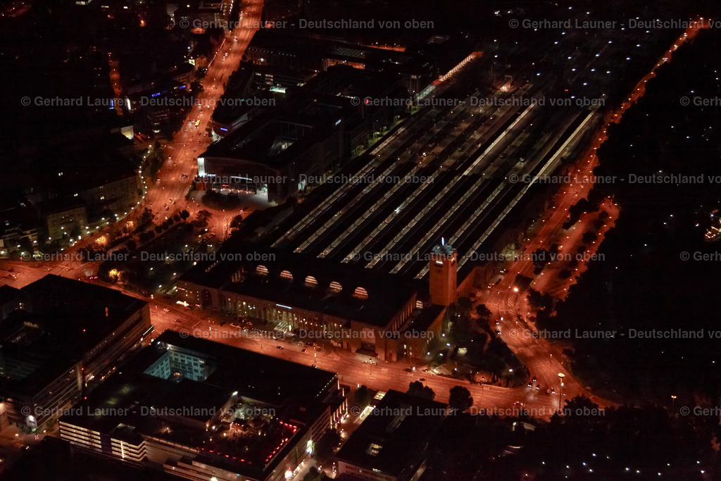 3081302 | Hauptbahnhof Stuttgart bei Nacht