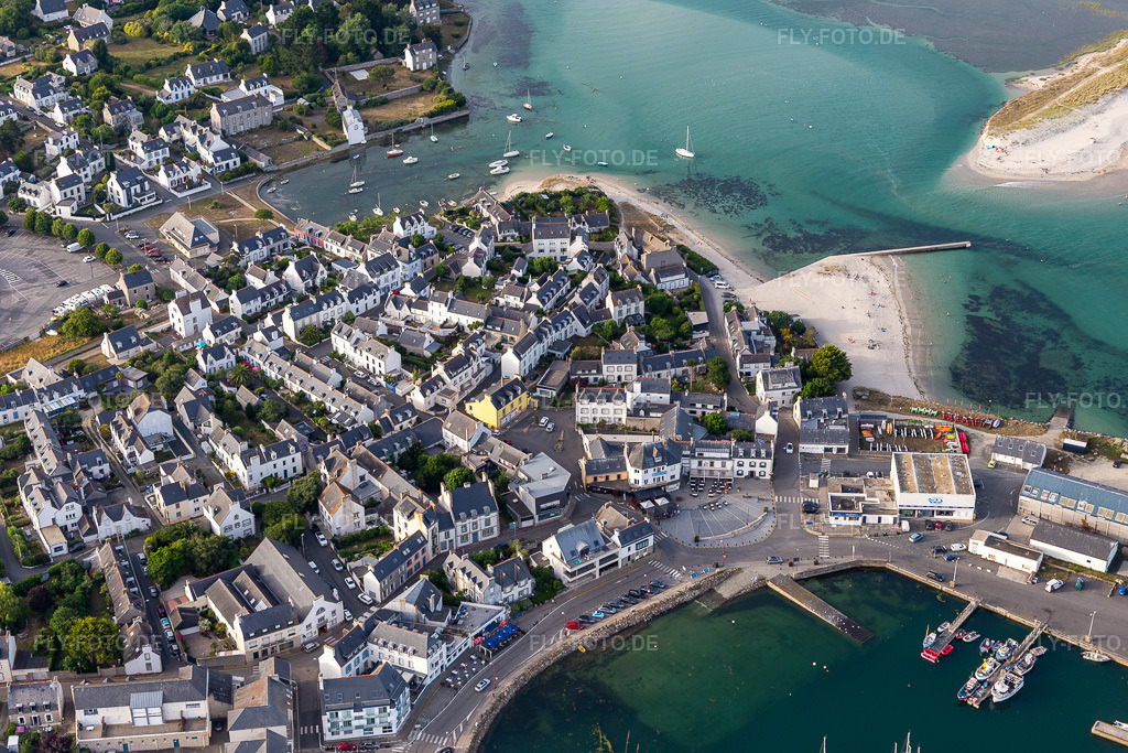 Luftbild: Ortsansicht in Plobannalec-Lesconil im Bundesland Finistère in Frankreich. Foto: IMG_132486.jpg vom 17.06.2022 durch Werner Riehm/FLY-FOTO.de