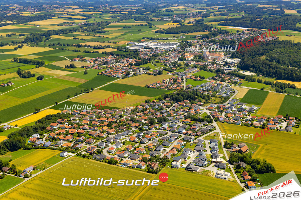 Aktuelles Luftbild von Schwaig Aldersbach - Die Luftaufnahme wurde 2022 mittels UL-Flugzeug erstellt ( keine Drohne ) - hochauflösende Kamera-Systeme von  Canon -Beste Qualität - Für grossformatige Ausdrucke geeignet. Die Geschenkidee !
