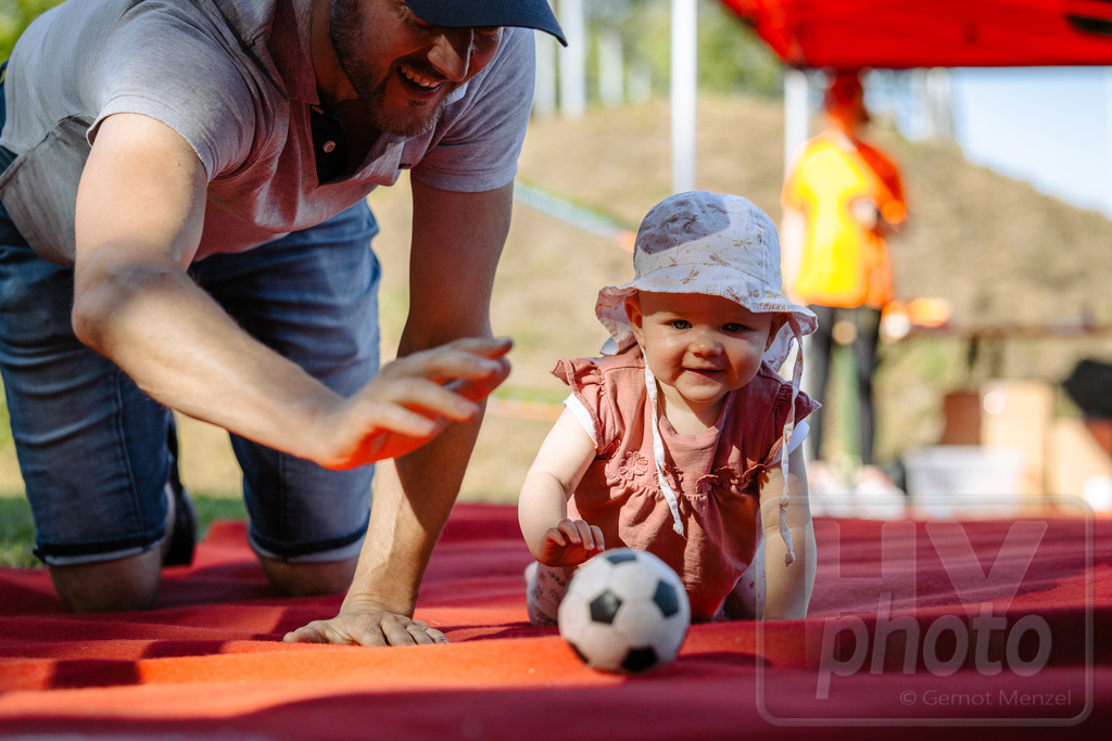 16. Hoywoj-CityLauf im Sportforum Hoyerswerda - 16.09.2023 | 10m VdK-Windel-Flitzer - Realisiert mit Pictrs.com