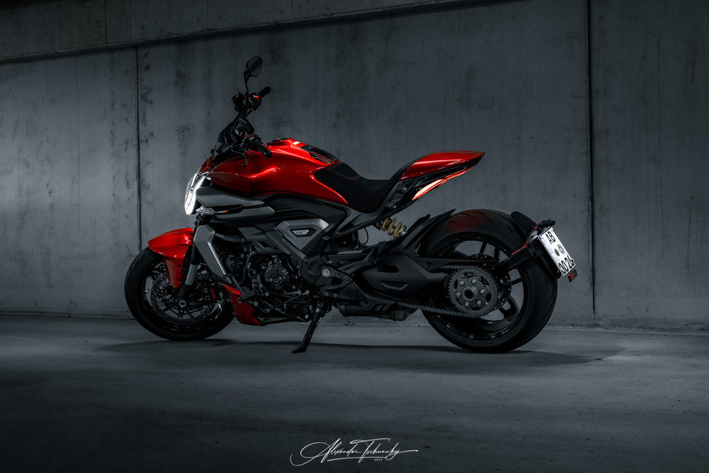 Ducati xDivael V4 | Entdecken Sie die faszinierende Welt von Alexander Tschuncky Arts: Kreative Fotografie, atemberaubende Automobilkunst und hochwertiger Bilderdruck. Lassen Sie sich inspirieren! - Realisiert mit Pictrs.com
