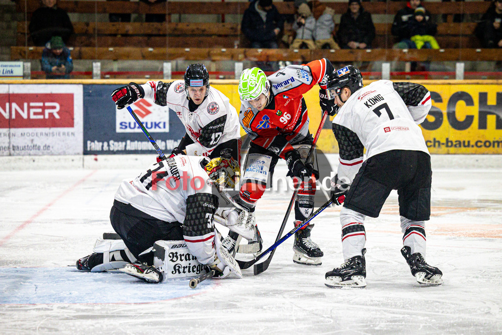 TSV Peißenberg MINERS gegen EV Dingolfing ISAR RATS | Eishockey Bayernliga Herren Vorrunde 2024/25, TSV Peißenberg MINERS gegen EV Dingolfing ISAR RATS, 20241215,Torchance Lynnden PASTACHAK (MINERS 96),2024-12-15 in Peißenberg (Eisstadion Peißenberg)Lynnden PASTACHAK (MINERS 96)Copyright: WolfgangxLindner