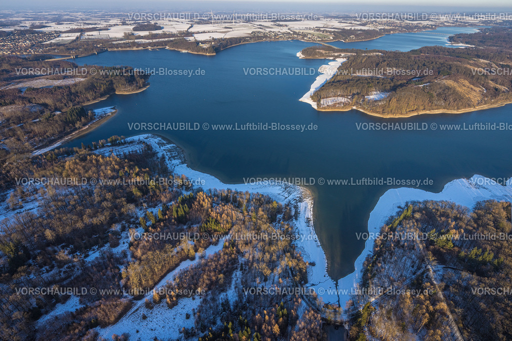 Moehnesee260105783 | Luftbild, Möhnesee Möhnetalsperre mit Staumauer, Waldgebiet und Winterlandschaft, Delecke, Möhnesee, Sauerland, Nordrhein-Westfalen, Deutschland