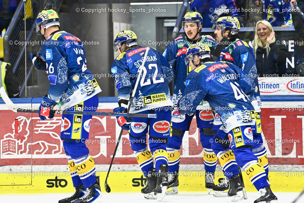 EC IDM Wärmepumpen VSV vs. EC Red Bull Salzburg | #26 Guus van Nes EC VSV, #2 Dylan MacPherson EC VSV, Jubel EC VSV Mannschaft, #22 Nikita Scherbak EC VSV, #13 Adam Helewka EC VSV, #40 Elias Wallenta EC VSV, EC IDM Wärmepumpen VSV vs. EC Red Bull Salzburg, EC IDM Wärmepumpen VSV vs. EC Red Bull Salzburg am 12.12.2025 in Villach (Stadthalle Villach), Austria, (Photo by Bernd Stefan)