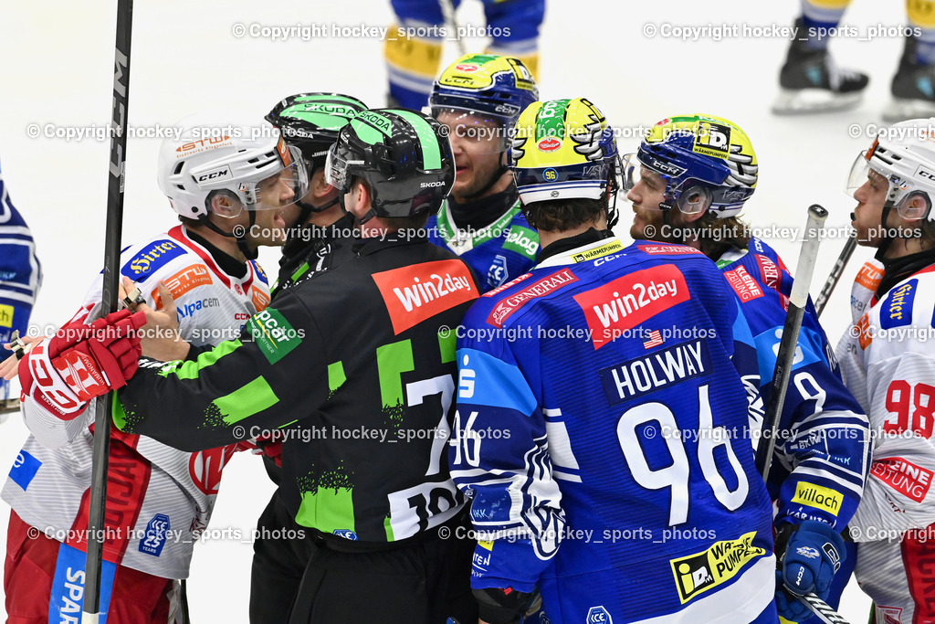EC IDM WÄRMEPUMPEN VSV vs. EC KAC | #96 HOLWAY Patrick EC VSV, #98 Obersteiner Daniel EC KAC, #9 RAUCHENWALD Alexander EC VSV, #72 HUGHES John EC VSV, #90 Fraser Matthew EC KAC,  Durmis Oto Referee,  Konc Daniel Referee, EC IDM WÄRMEPUMPEN VSV vs. EC KAC, EC IDM WÄRMEPUMPEN VSV vs. EC KAC am 02.02.2025 in Villach (Stadthalle Villach), Austria, (Photo by Bernd Stefan)