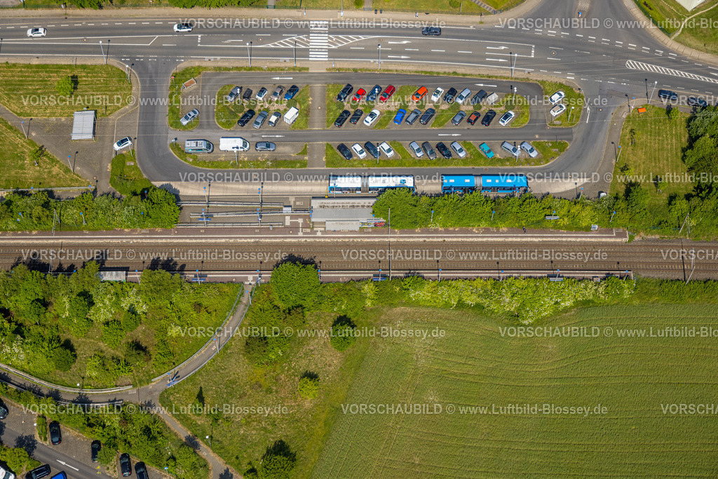 Velbert250600873Neviges | Luftbild, Velbert-Rosenhügel S-Bahnhof mit Parkplatz, PKW und Busse, Siebeneick, Wuppertal, Ruhrgebiet, Nordrhein-Westfalen, Deutschland