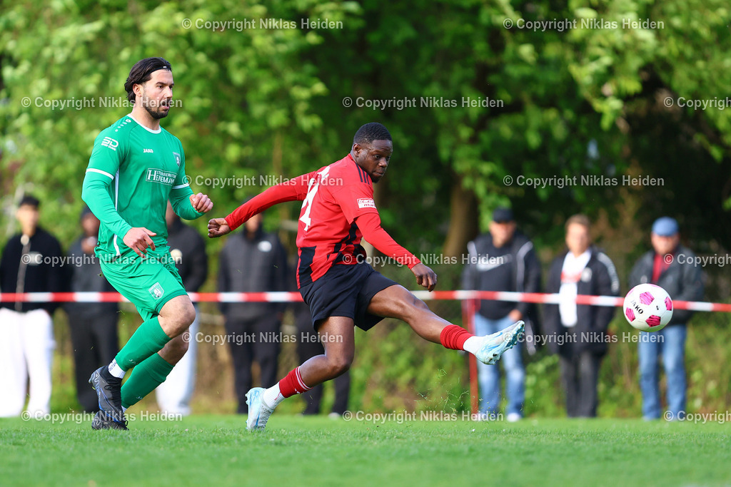 NH_HammUited_Concordia_LandesligaHansa_12052026 | #4 Onur Tunc (Hamm United FC), #24 Ephrem Giesenberg (Concordia)Fußball I Herren I Landesliga Hansa I Saison 2025-2026 I 20. Spieltag I Hamm United - Concordia I 12.05.2026 I Sportplatz Tribünenweg