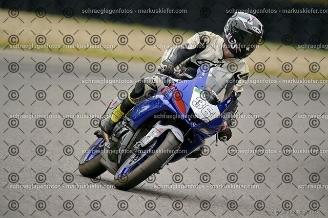 25bt05-0811 | markuskiefer.com - Realisiert mit Pictrs.com