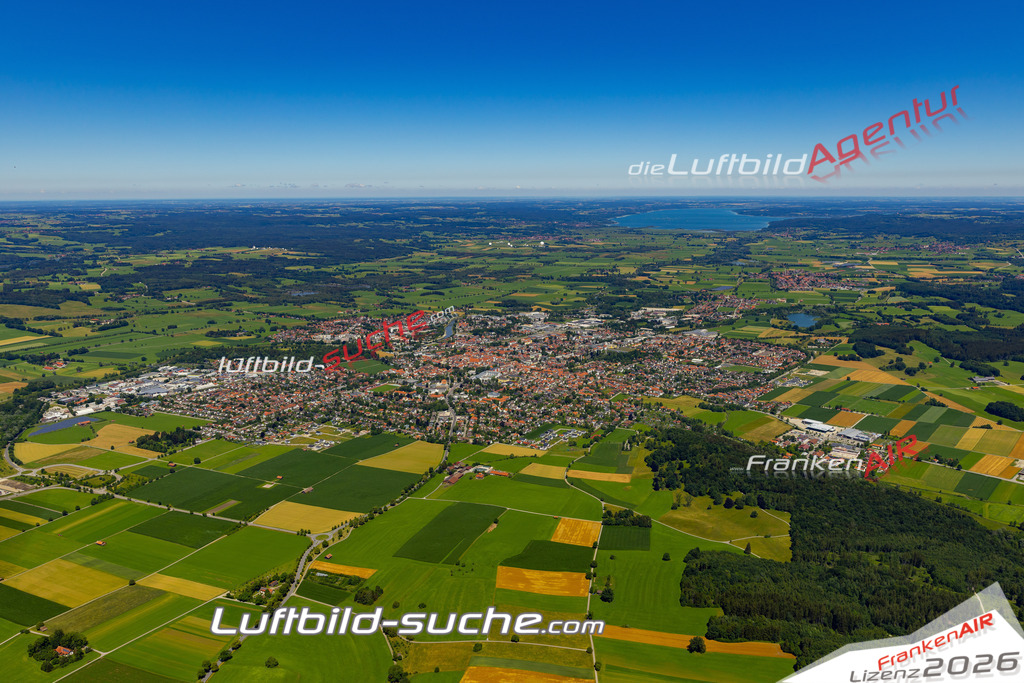 Aktuelles Luftbild von  Weilheim in Oberbayern - Die Luftaufnahme wurde 2022 mittels UL-Flugzeug erstellt ( keine Drohne ) - hochauflösende Kamera-Systeme von  Canon -Beste Qualität - Für grossformatige Ausdrucke geeignet. Die Geschenkidee !