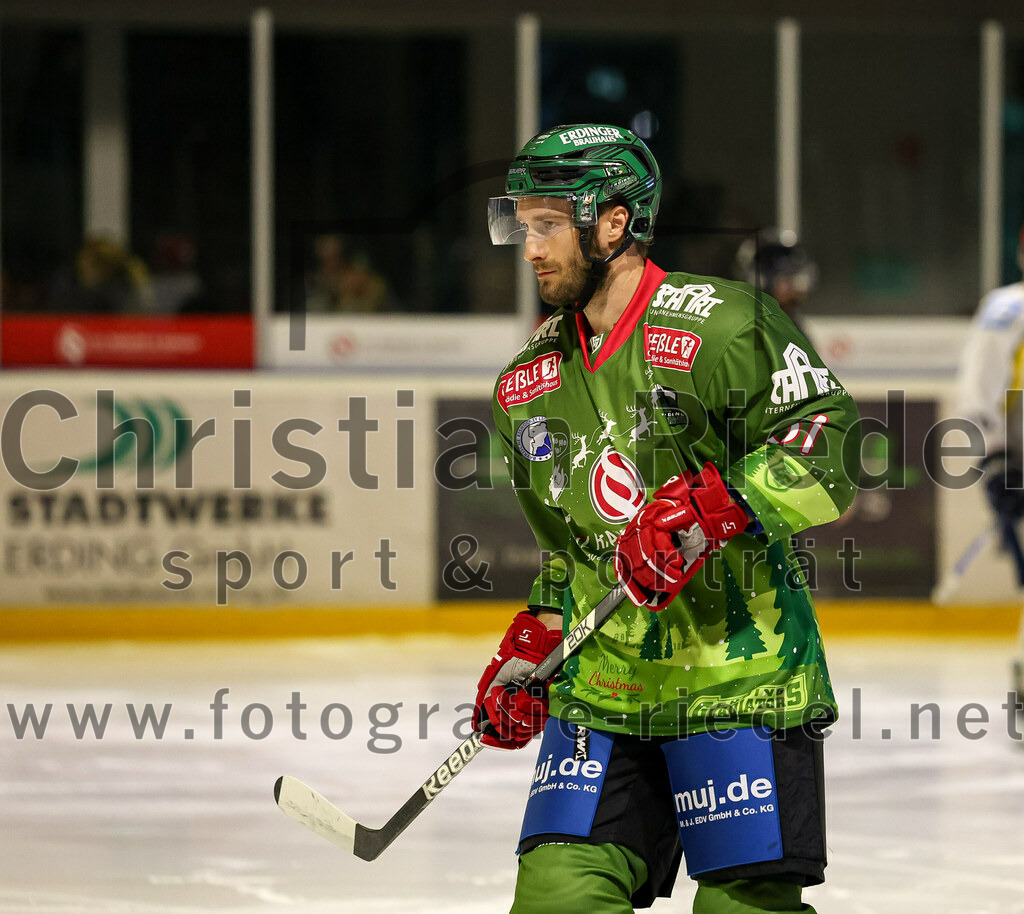 2023-12-26_083_TSV_Erding_gegen_ERV_Schweinfurt | Erding, Deutschland, 26.12.2023:
Eishockey, Bayernliga Vorrunde 2023 / 2024, 20. Spieltag, TSV Erding gegen ERV Schweinfurt, Endergebnis: 9:3

Petr Pohl (Erding Gladiators, #61)

Foto: Christian Riedel / fotografie-riedel.net