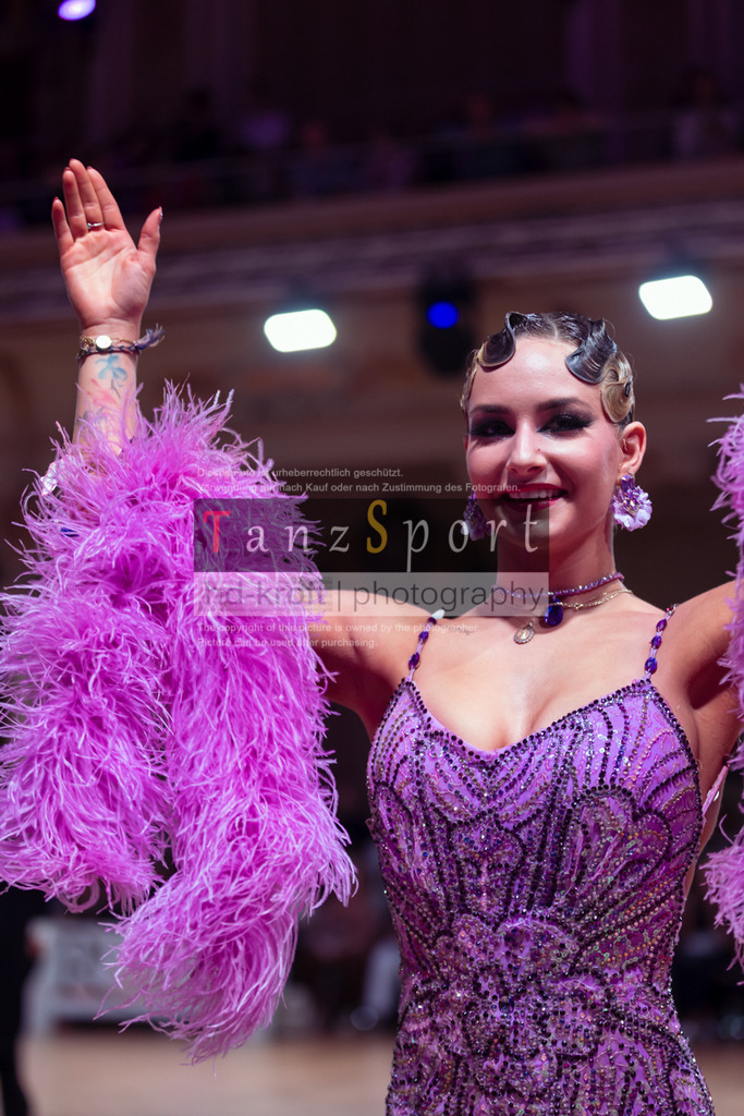 20250706_WDSF_World_Open_Std-dC25-6004 | Tanzsportbilder, Standardtanz, Lateintanz, WDSF, DTV, LTVB, dancecomp, goc, hessen tanzt, blaues band der spree, walzer, tango, wiener walzer, slowfox, quickstepp, samba, rumba, cha-cha-cha, paso doble. jive, hd-kroft photography, turniertanzsport