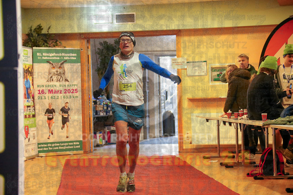 241208_1244_EX1_7882 | Sportfotografie im Rhein-Sieg Kreis, Köln, Bonn, NRW, Rheinland Pfalz, Hessen, etc. Unser Tätigkeitsfeld umfasst den Laufsport vom Volkslauf über den Marathon, Duathlon, Triathon bis zum Ultralauf wie Kölnpfad Ultra oder Schindertrail.