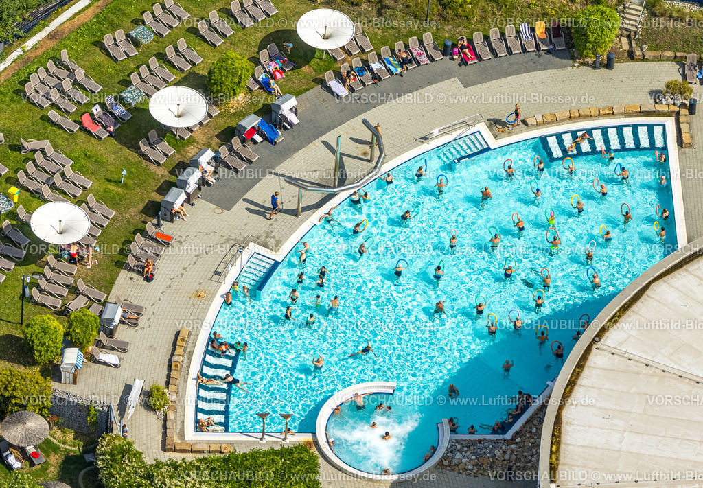 Hamm250700680Mitte | Luftbild, Maximare - Erlebnistherme Bad Hamm und Badegäste, Sonnenschirme und Liegewiese mit Sonnenliegen, Mitte, Hamm, Ruhrgebiet, Nordrhein-Westfalen, Deutschland